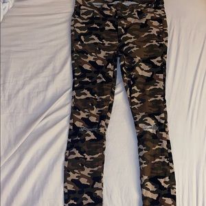 Stretchy camo jeggings